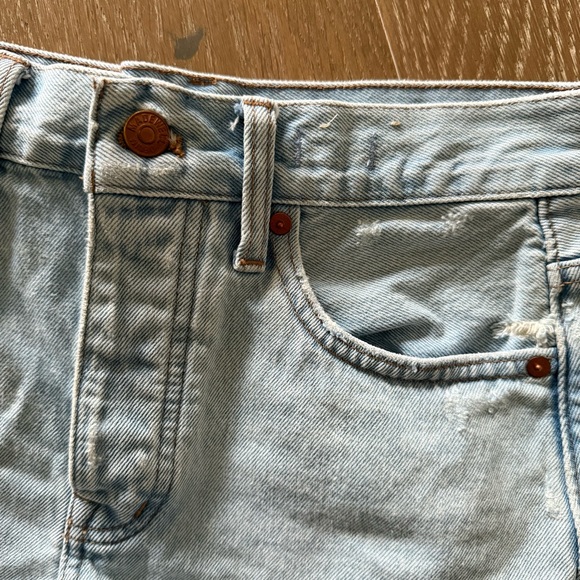 Madewell Relaxed Denim Shorts in Cedarcroft Wash - Picture 6 of 9
